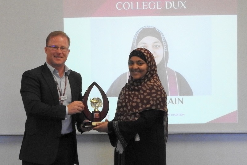 Mr Houghton presenting Amnah Arain (2015 Year 12 VCE Graduate) with the prestigeous DUX Award