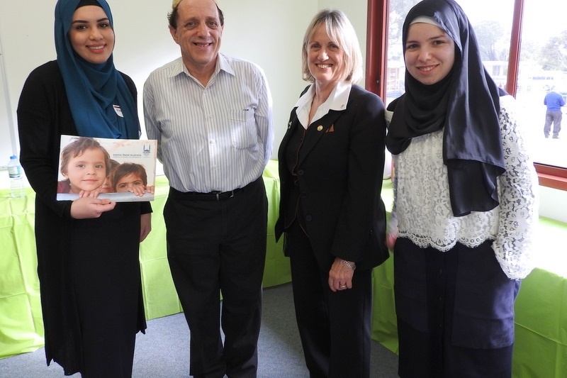 Islamic Relief reps Zahraa and Raiyan with Avraham Schwarz (JCMA) and Jan Lester (Scientology)