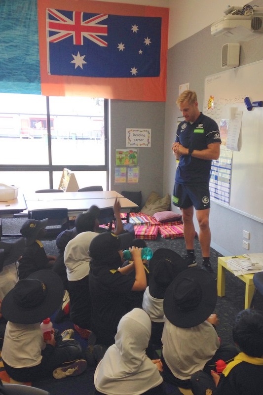 Carlton Footy Player Visits Al Siraat