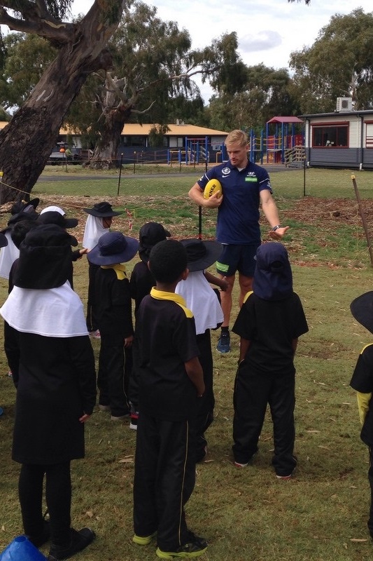 Carlton Footy Player Visits Al Siraat