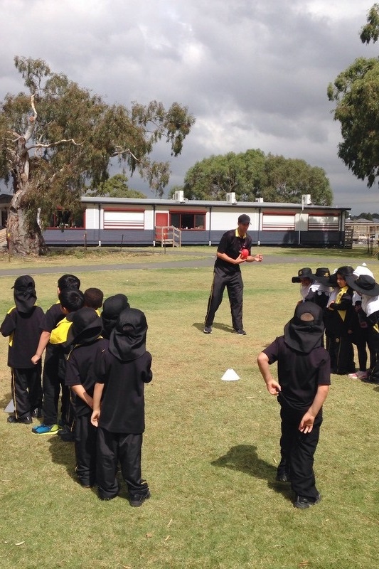 Carlton Footy Player Visits Al Siraat