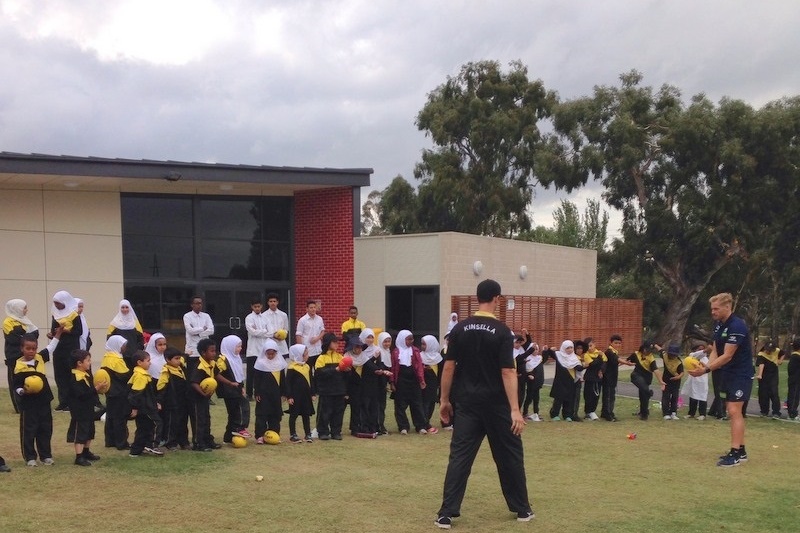 Carlton Footy Player Visits Al Siraat