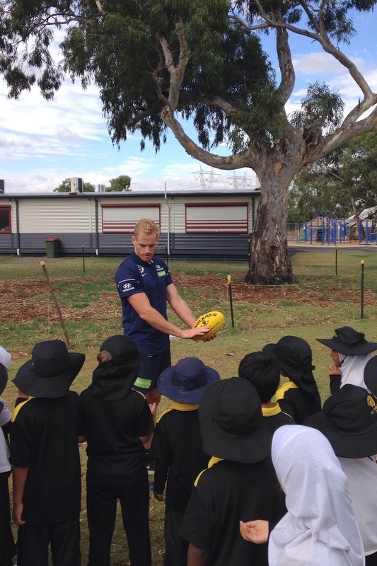 Carlton Footy Player Visits Al Siraat