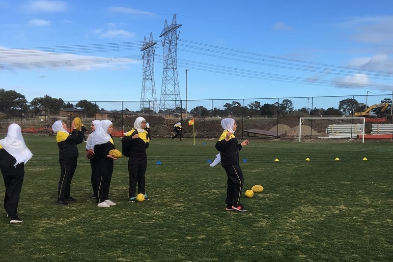 Carlton FC Players Visit Al Siraat