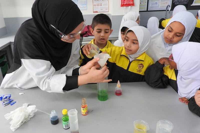 Students Celebrating Science Week