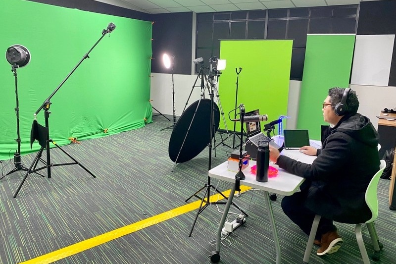 Teachers  using Green Screen for digital content