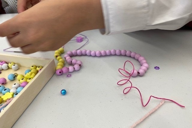 Primary Lunch Time Club: Jewellery Making