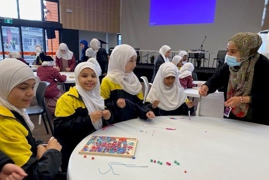 Primary Lunch Time Club: Jewellery Making