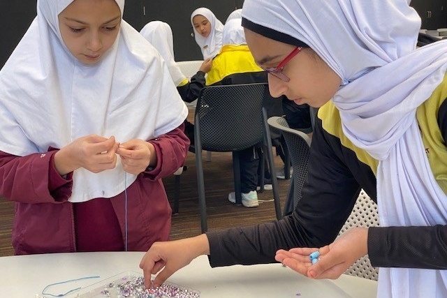 Primary Lunch Time Club: Jewellery Making