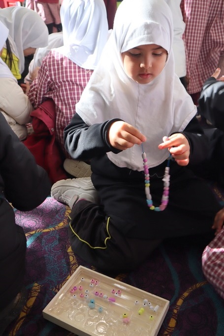 Primary Lunch Time Club: Jewellery Making