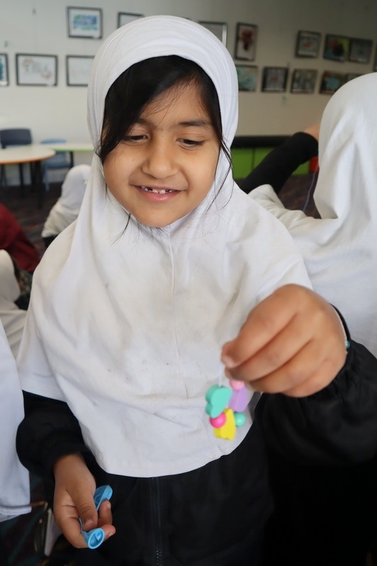 Primary Lunch Time Club: Jewellery Making