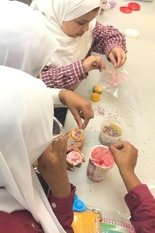 Primary Lunch Time Club: Cupcake Decorating