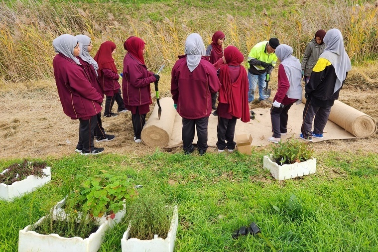 Environmental Student Leadership: Lalor Landcare