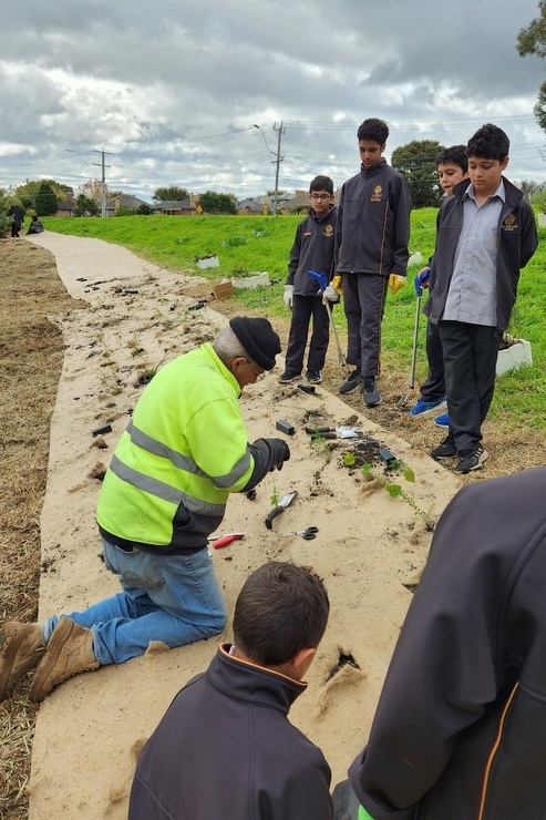 Environmental Student Leadership: Lalor Landcare