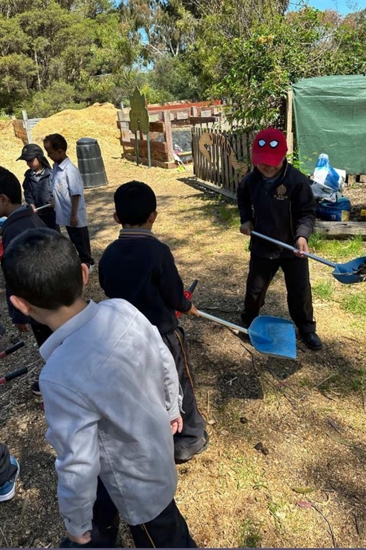 Foundation Excursion to Bundoora Farm