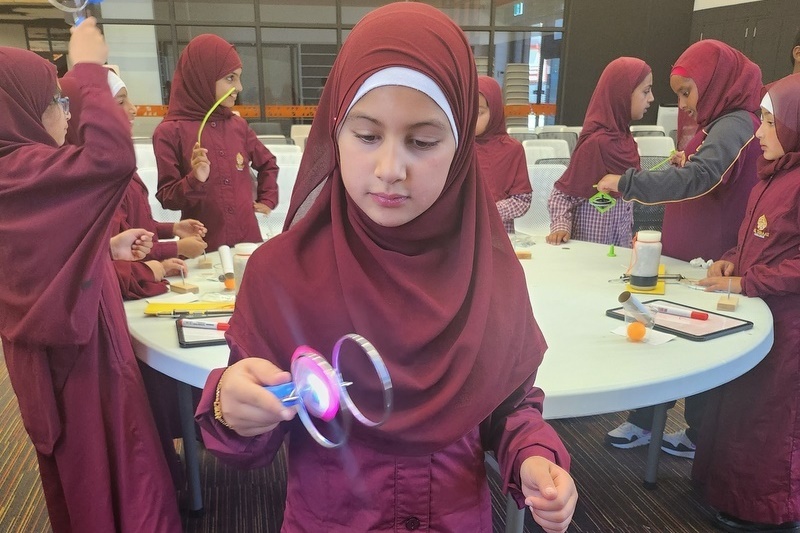 Year 4 Science Incursion: Mad about Science