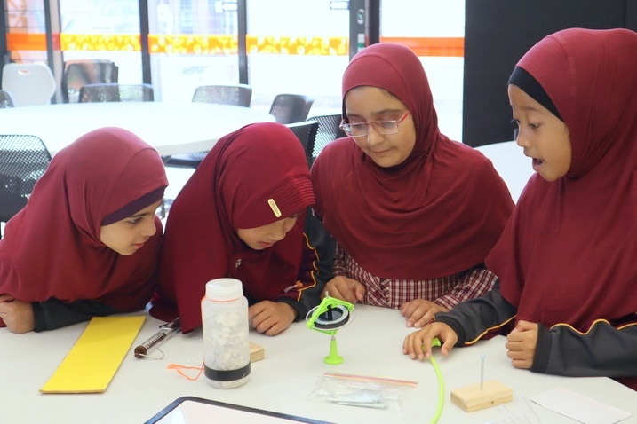 Year 4 Science Incursion: Mad about Science